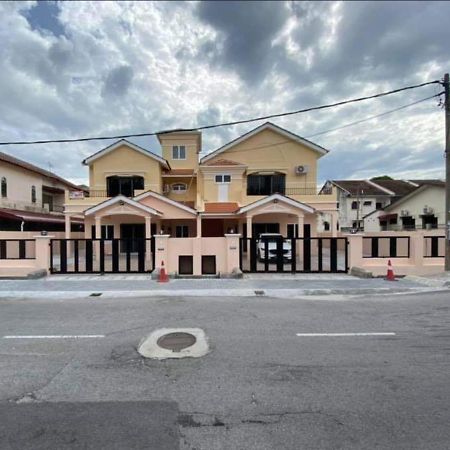 Ipoh Family Villa-Spacious Stay For 21 Or 42Pax Exterior photo