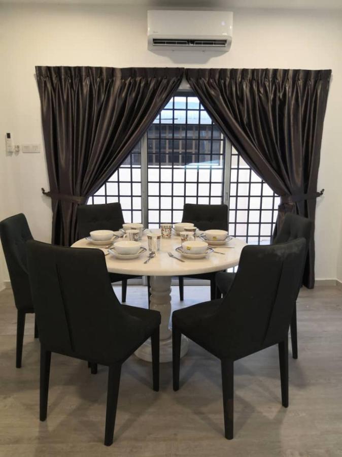 Ipoh Family Villa-Spacious Stay For 21 Or 42Pax Exterior photo